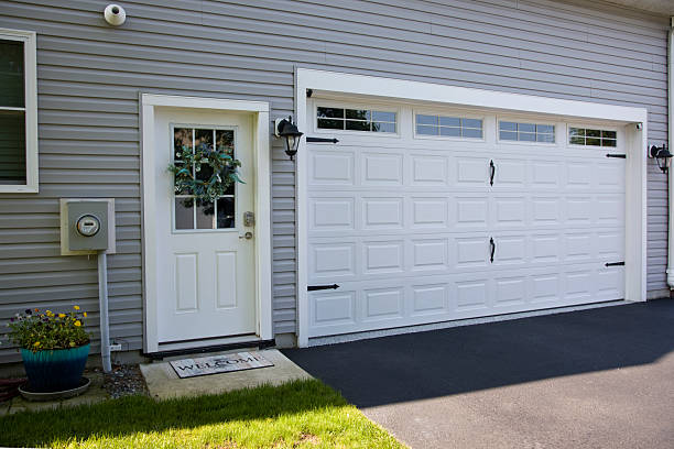 24/7 Emergency Garage Door Panel Replacement experts in Lorenz Park, NY